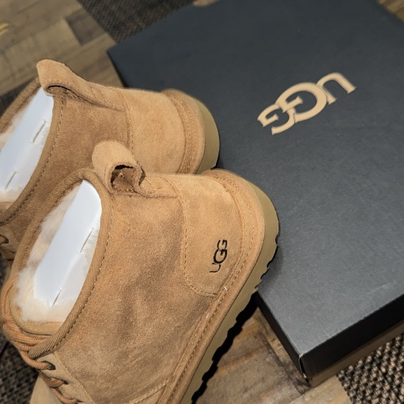 UGGS - Picture 8 of 8